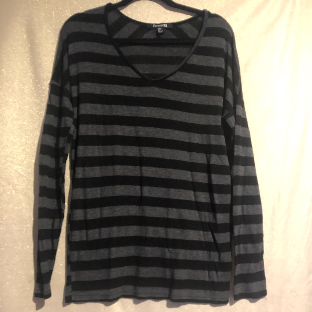 Forever 21 black and grey sweater